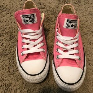 Bubble gum pink converse low top sneakers